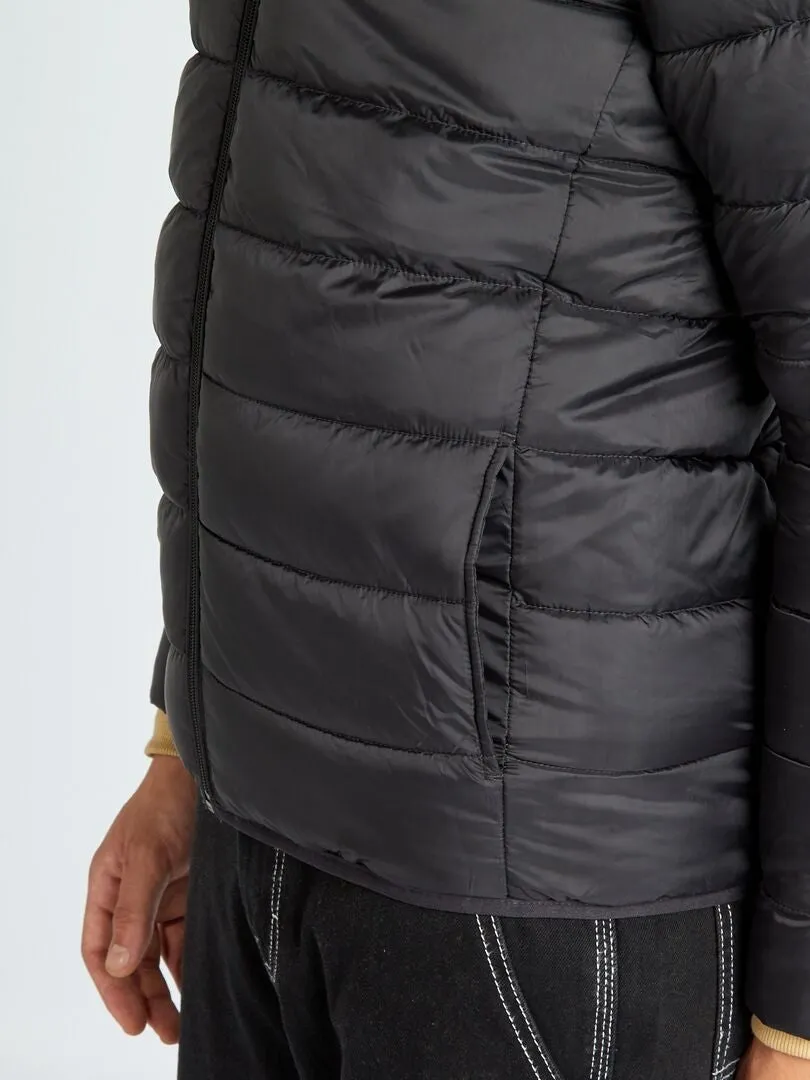 ANORAK ACOLCHADO CON CAPUCHA  NEGRO