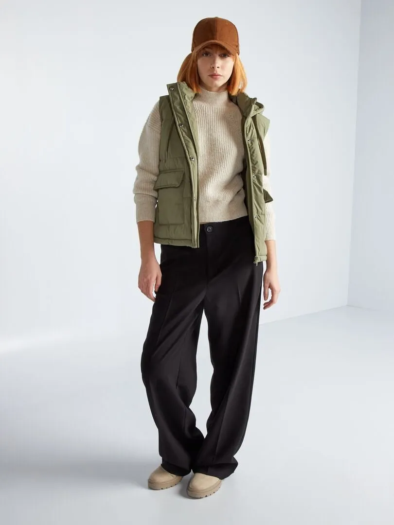 ANORAK ACOLCHADO SIN MANGAS CON CAPUCHA  VERDE