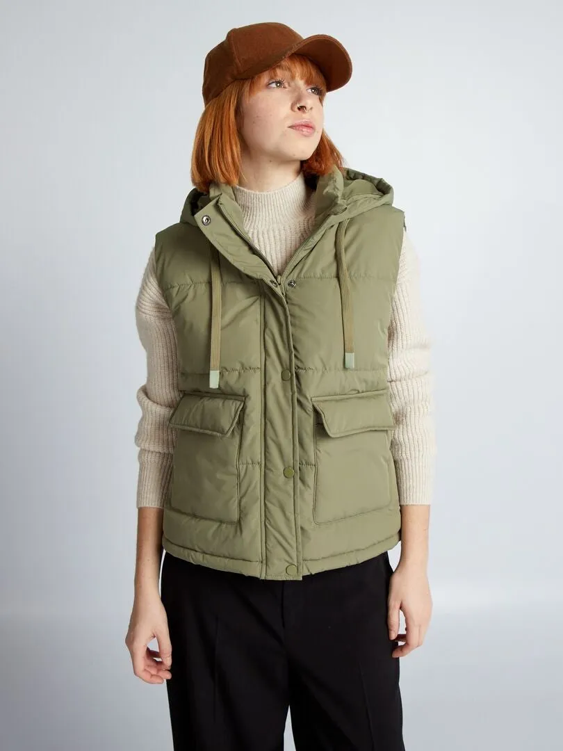 ANORAK ACOLCHADO SIN MANGAS CON CAPUCHA  VERDE