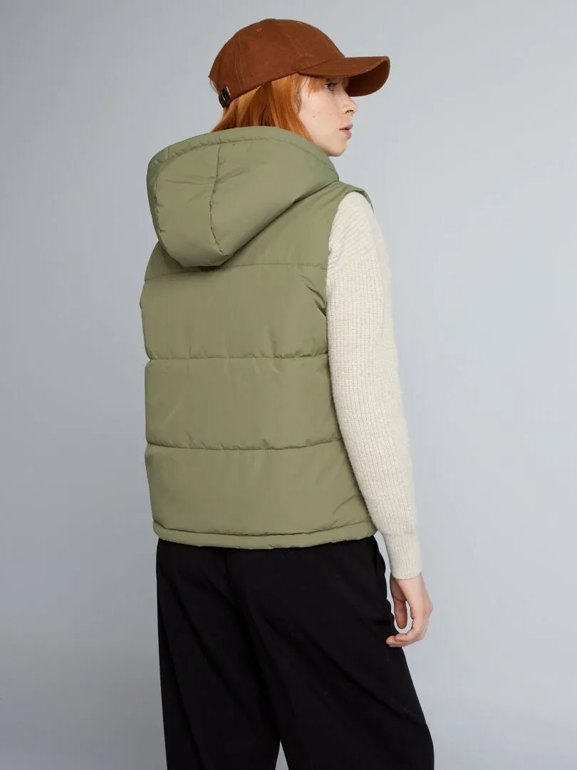 ANORAK ACOLCHADO SIN MANGAS CON CAPUCHA  VERDE