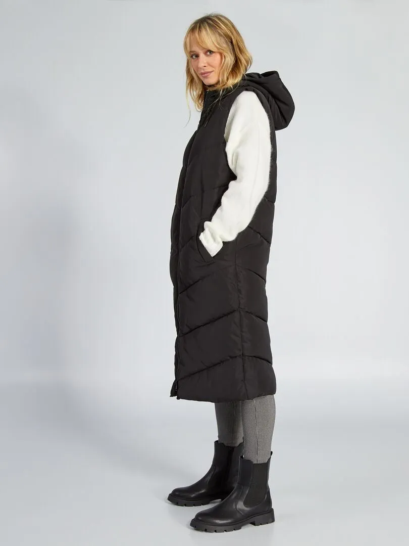 ANORAK SIN MANGAS CON CAPUCHA  NEGRO