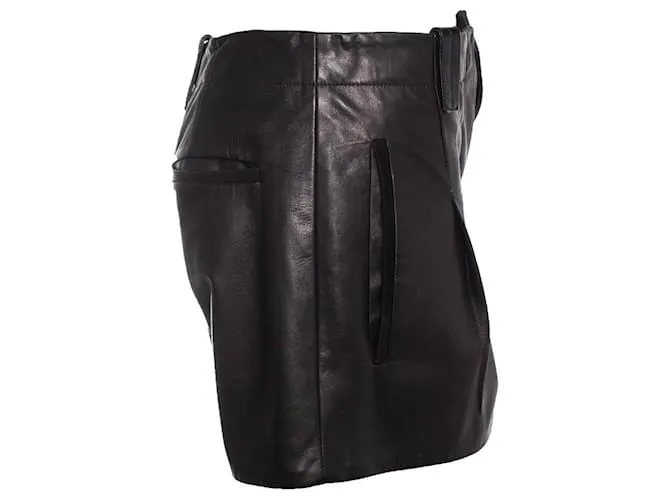 Barbara Bui, Pantalón corto de cuero negro. 
