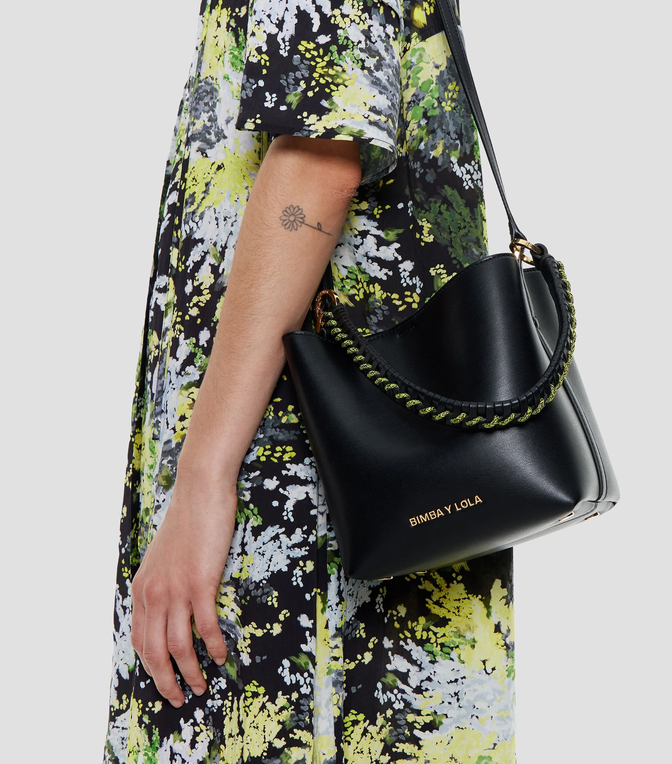 Bimba y Lola Bolso bucket pequeño en piel negro Chihuahua Mujer