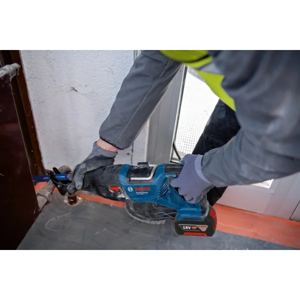 BOSCH  GSA 185LI  SIERRA SABLE CON 1 BATERíA, LIION, 18 V, 5 AH, 28 MM, CAJA DE PLASTICO