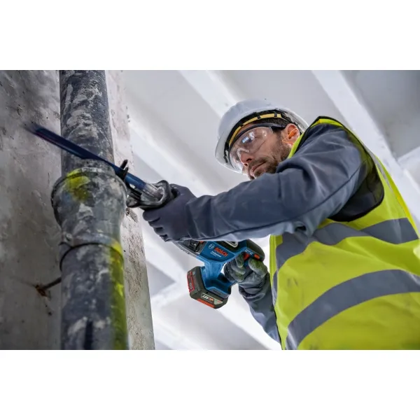 BOSCH  GSA 185LI  SIERRA SABLE CON 1 BATERíA, LIION, 18 V, 5 AH, 28 MM, CAJA DE PLASTICO