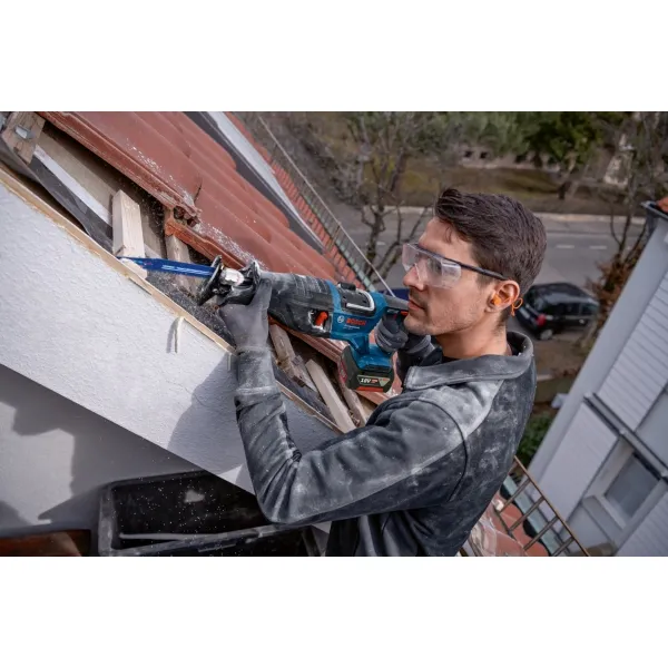 BOSCH  GSA 185LI  SIERRA SABLE CON 1 BATERíA, LIION, 18 V, 5 AH, 28 MM, CAJA DE PLASTICO