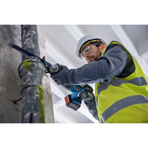 BOSCH  GSA 185LI  SIERRA SABLE CON 1 BATERíA, LIION, 18 V, 5 AH, 28 MM, CAJA DE PLASTICO