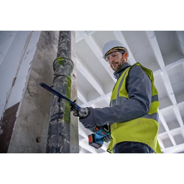 BOSCH  GSA 185LI  SIERRA SABLE CON 1 BATERíA, LIION, 18 V, 5 AH, 28 MM, CAJA DE PLASTICO