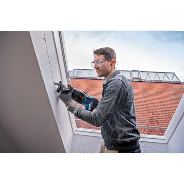 BOSCH  GSA 185LI  SIERRA SABLE CON 1 BATERíA, LIION, 18 V, 5 AH, 28 MM, CAJA DE PLASTICO