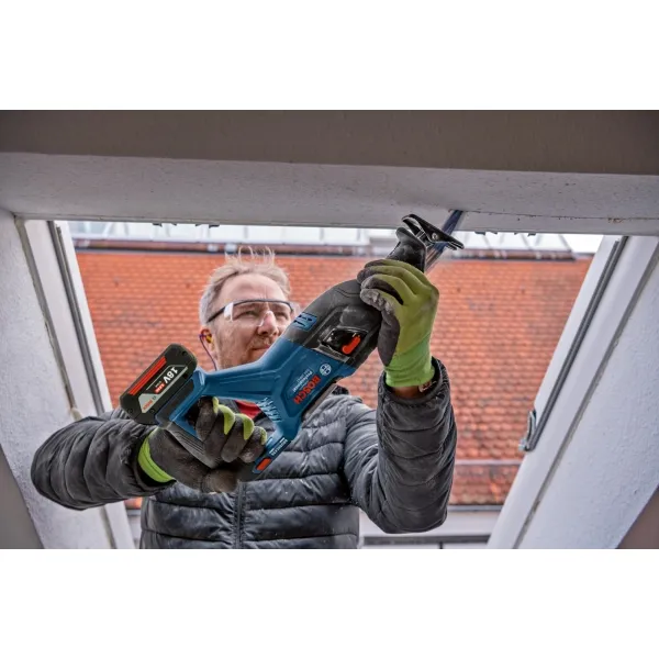 BOSCH  GSA 185LI  SIERRA SABLE CON 1 BATERíA, LIION, 18 V, 5 AH, 28 MM, CAJA DE PLASTICO