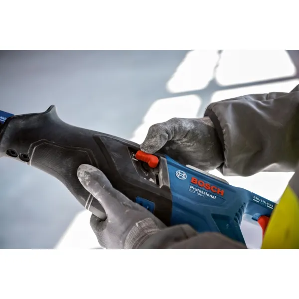BOSCH  GSA 185LI  SIERRA SABLE CON 1 BATERíA, LIION, 18 V, 5 AH, 28 MM, CAJA DE PLASTICO