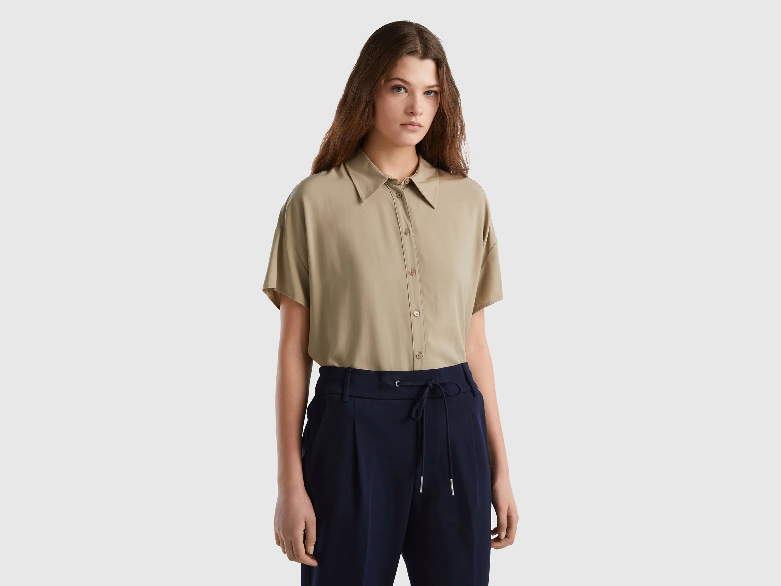 Camisa de manga corta de viscosa sostenible