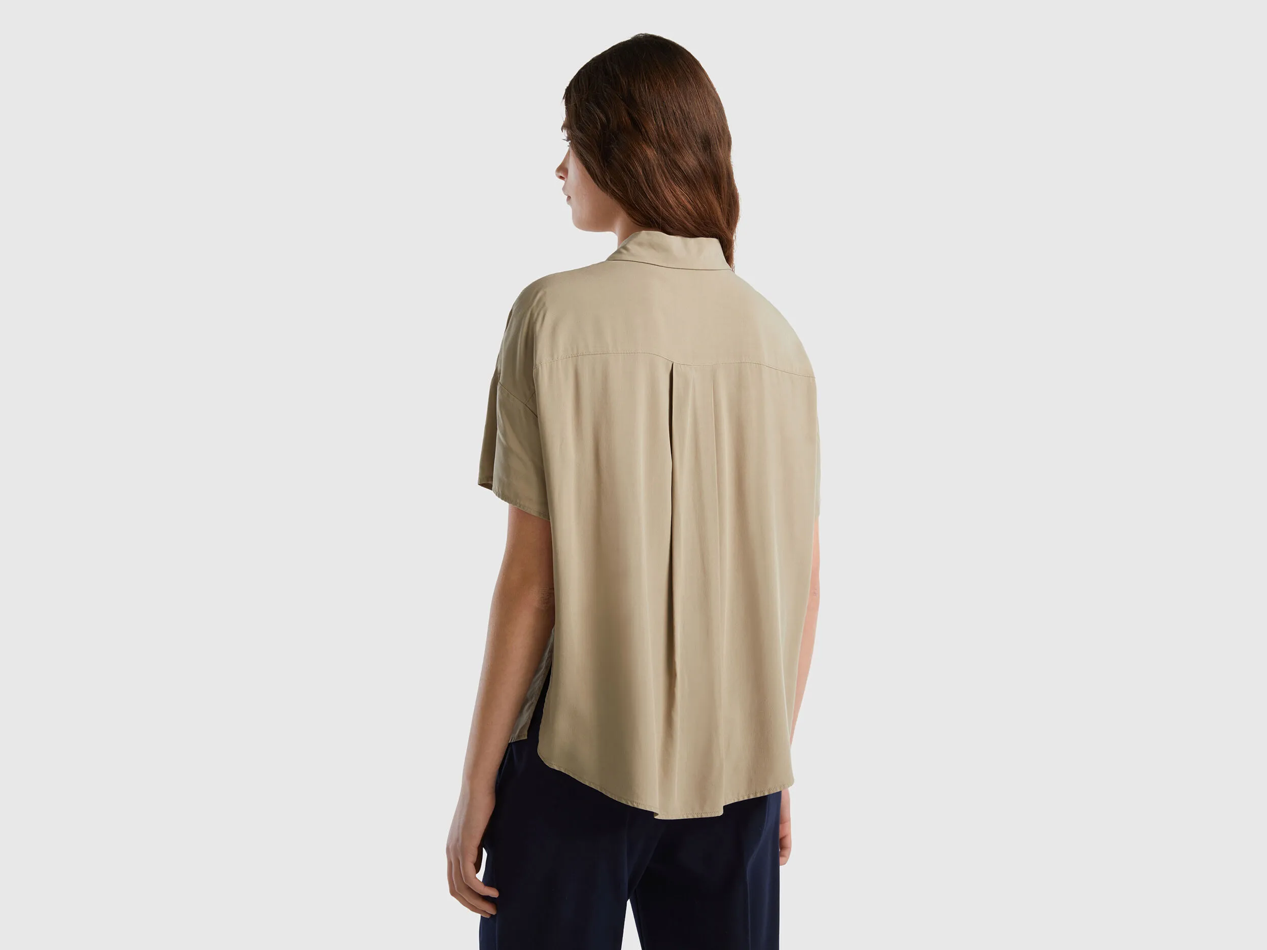 Camisa de manga corta de viscosa sostenible