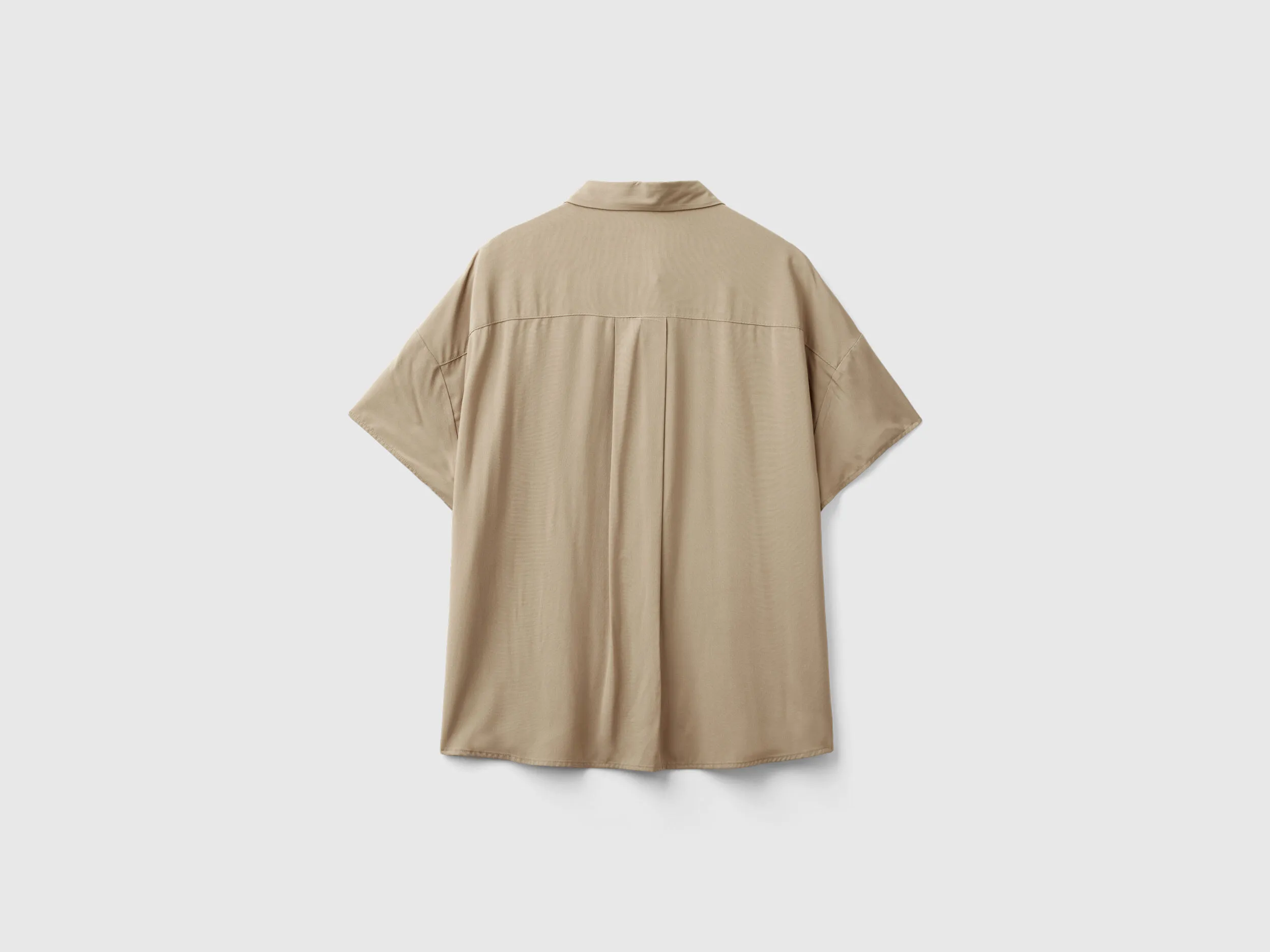 Camisa de manga corta de viscosa sostenible