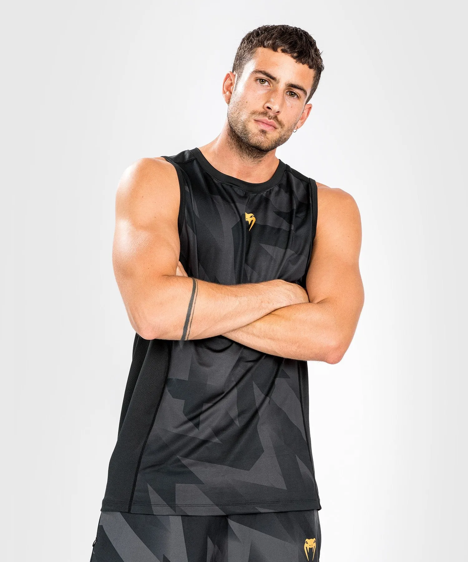 CAMISETA SIN MANGAS DRY TECH VENUM RAZOR  NEGRO/ORO
