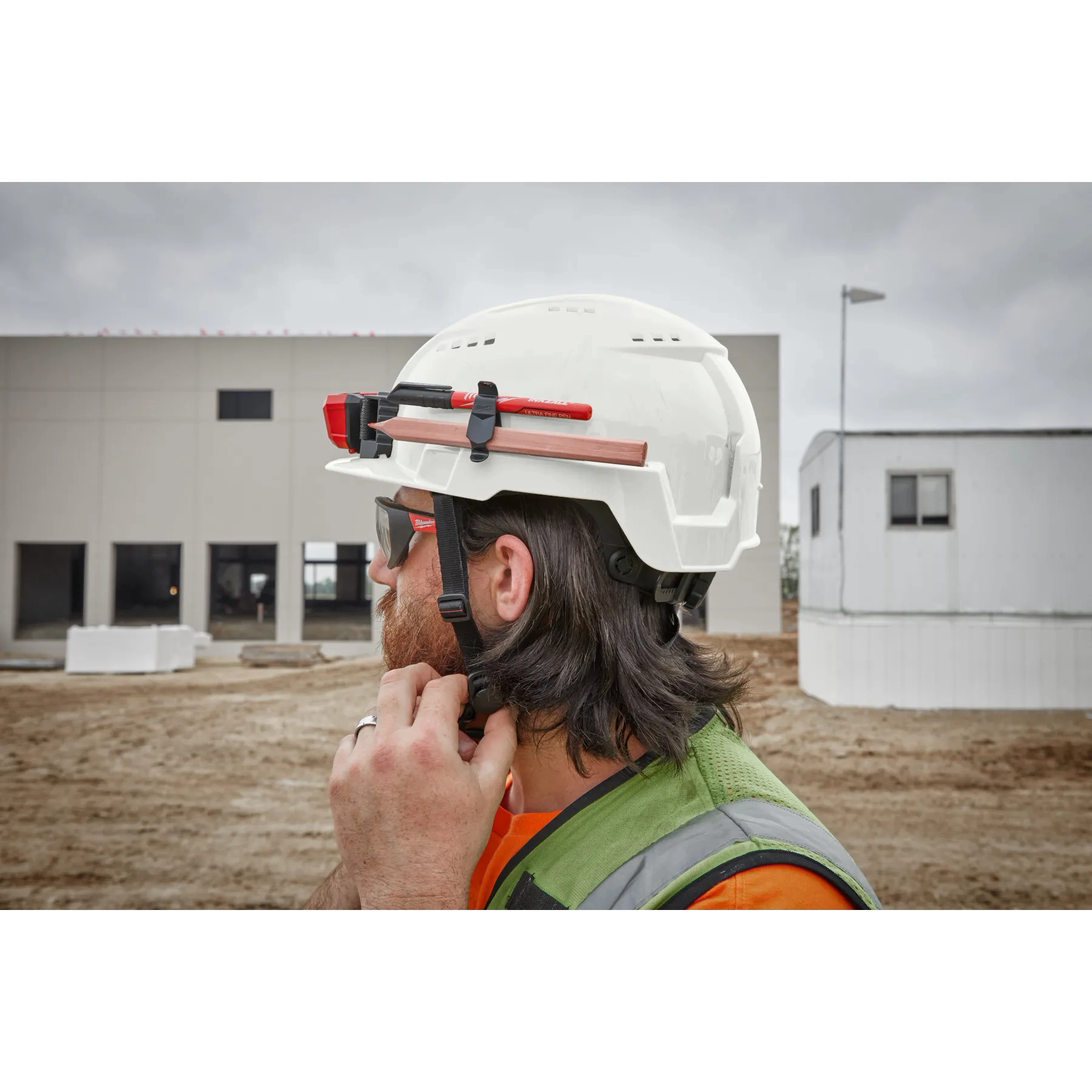 Casco de seguridad de ala delantera naranja con ventilación (EE. UU.): Tipo 2, Clase C