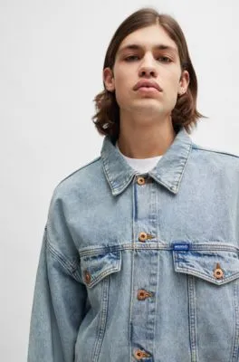Chaqueta relaxed fit en denim azul con lavado intenso