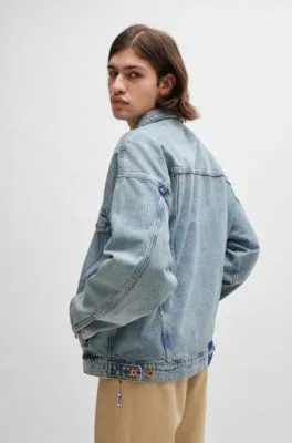 Chaqueta relaxed fit en denim azul con lavado intenso