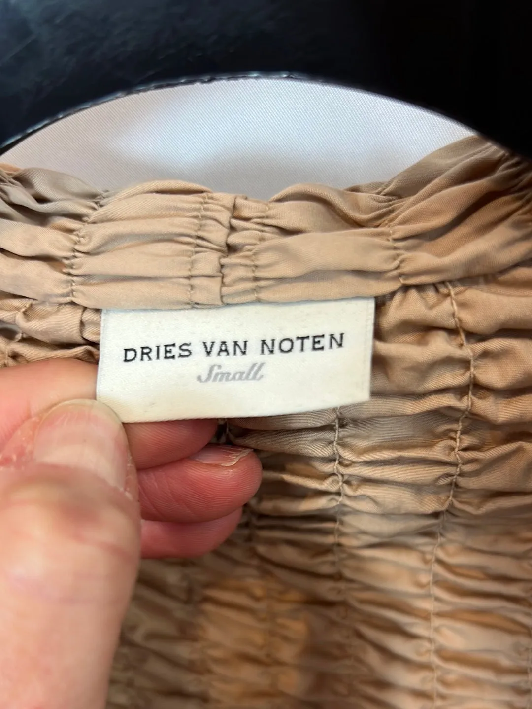 DRIES VAN NOTEN. Chaqueta beige fruncida. T S