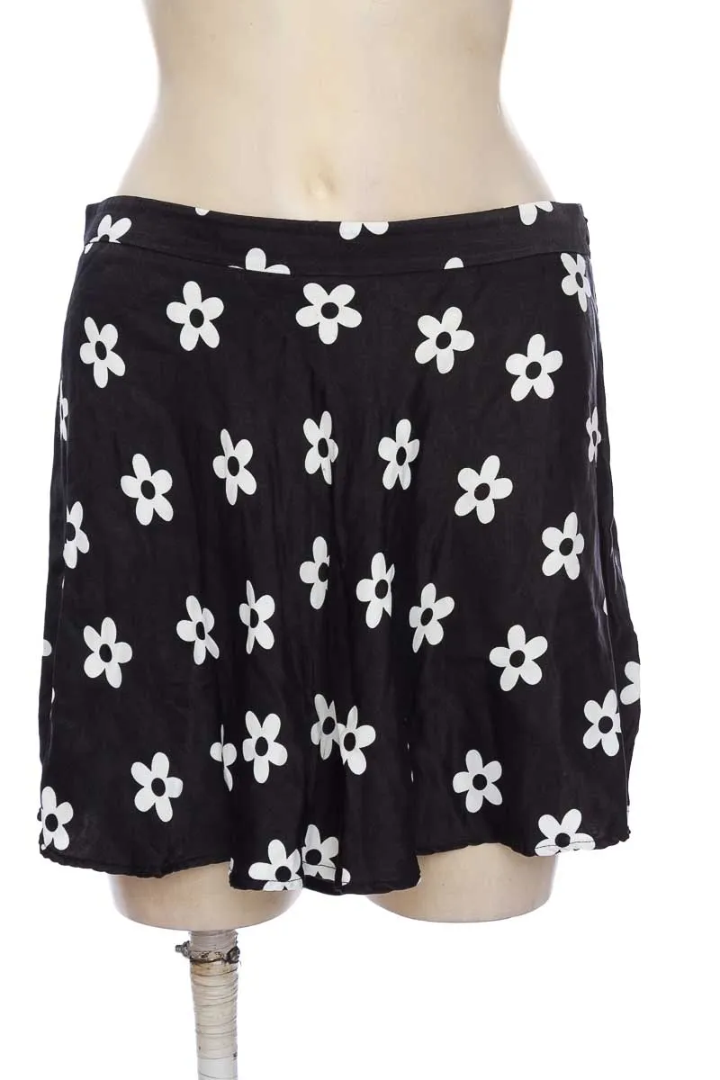 FALDA COLOR NEGRO  BERSHKA