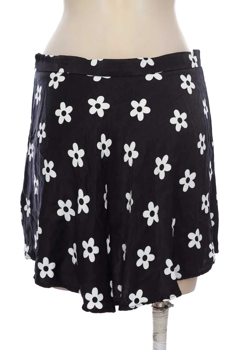 FALDA COLOR NEGRO  BERSHKA