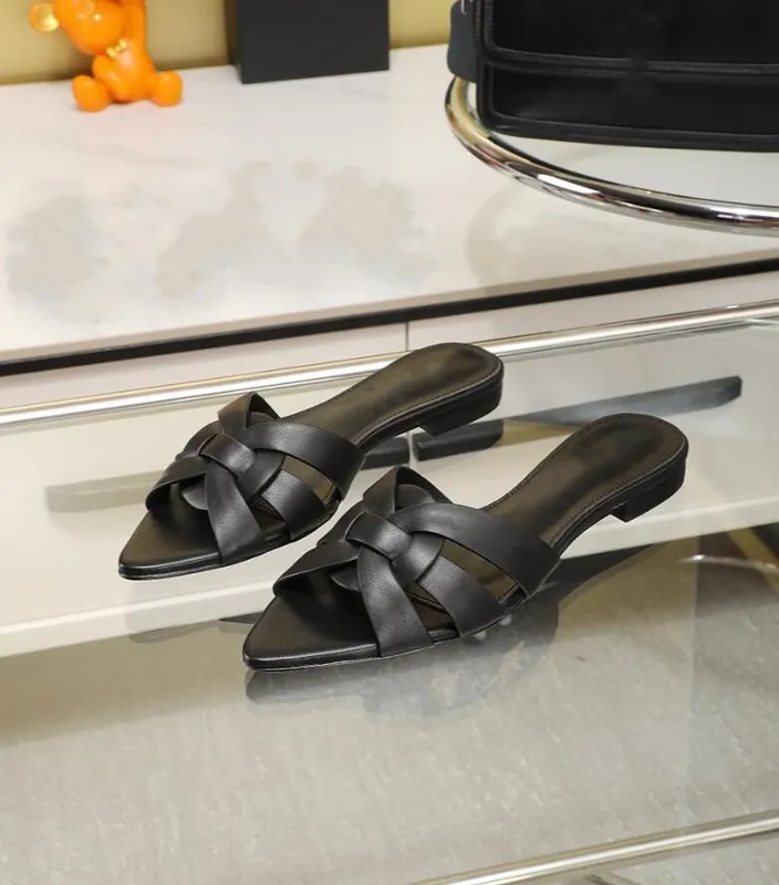 Fashion Luxury Luxury Women's Genuine Leather Sandals zapatillas zapatillas de flores de cuero Botthera plana de la playa d