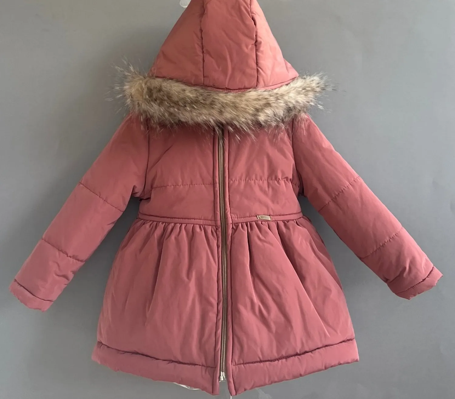 Girl's anorak in old pink with gray fur interior