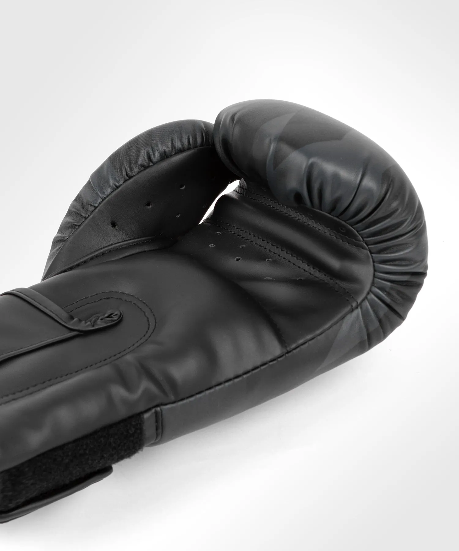 GUANTES DE BOXEO VENUM RAZOR  NEGRO/ORO
