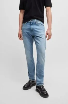 Jeans slim fit en denim elástico azul claro