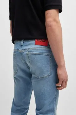 Jeans slim fit en denim elástico azul claro