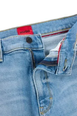 Jeans slim fit en denim elástico azul claro