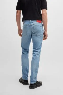 Jeans slim fit en denim elástico azul claro