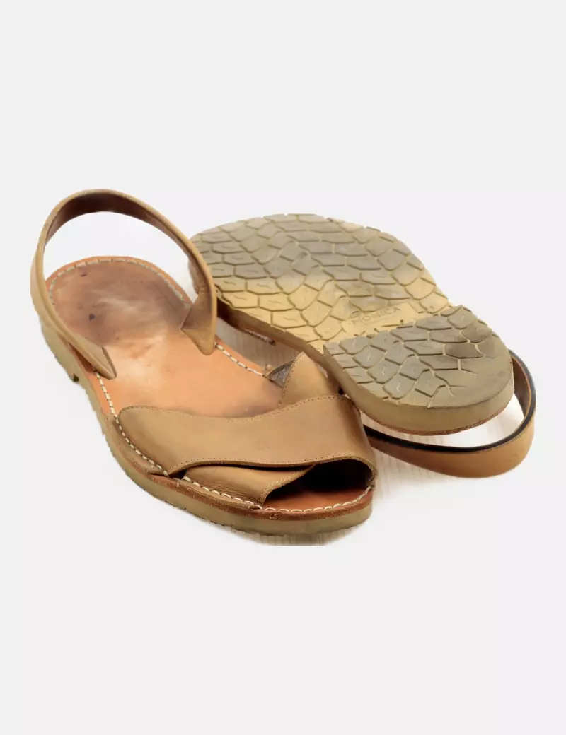 Monica Sandalia cruzada beige