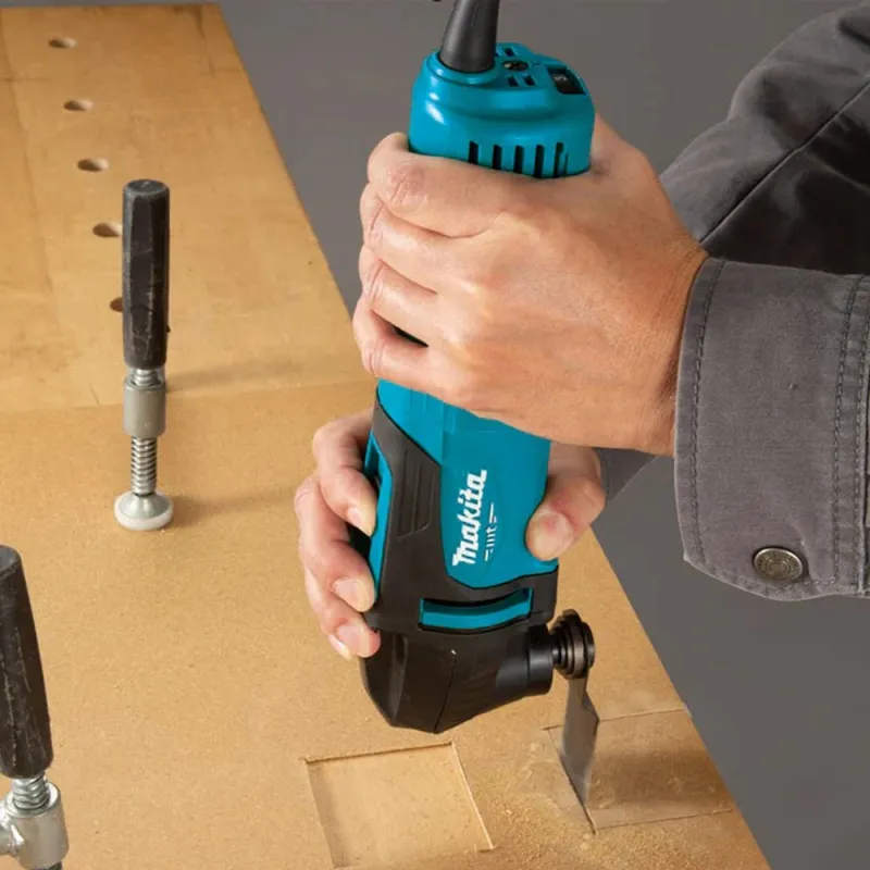 Multitool 200W 22000 opm + Accesorios Makita MT M9800BKX2