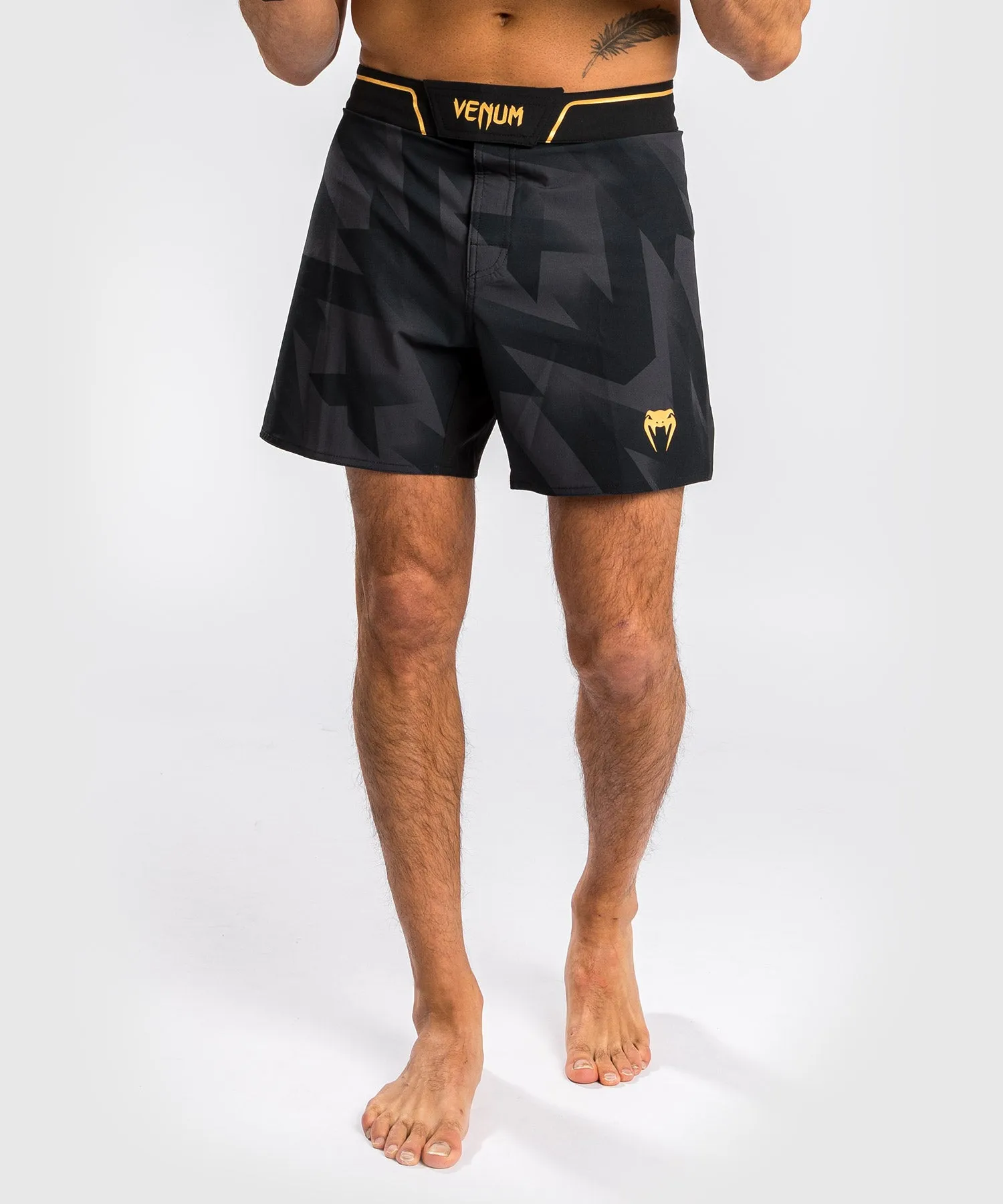 PANTALONES CORTOS DE MMA VENUM RAZOR  NEGRO/ORO