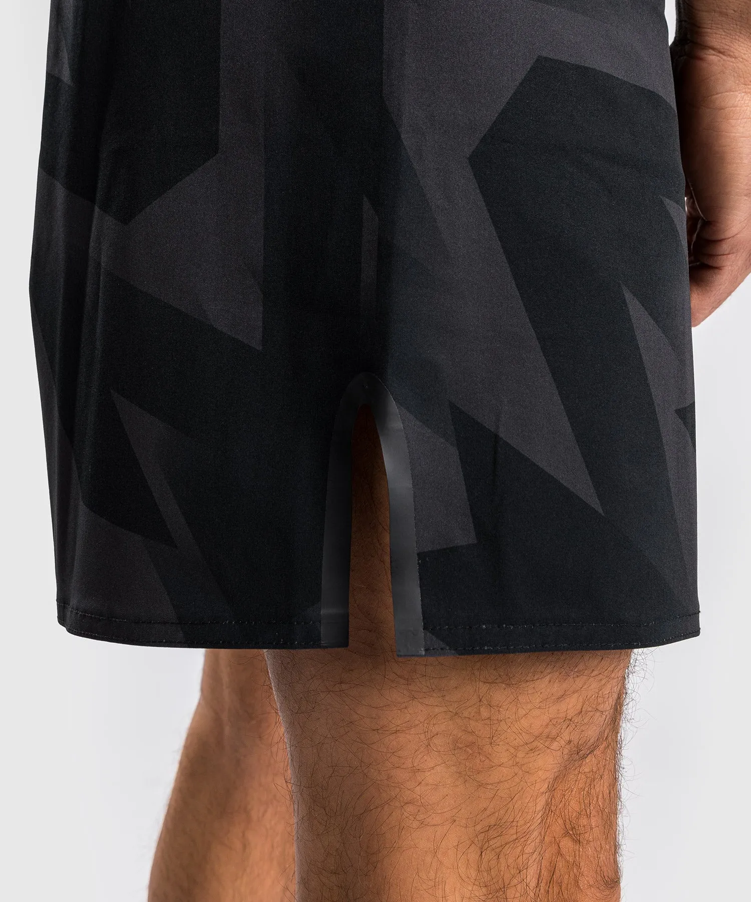 PANTALONES CORTOS DE MMA VENUM RAZOR  NEGRO/ORO