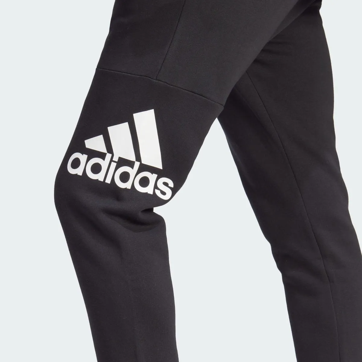 Pantalón Lifestyle Hombre Adidas Essentials Fleece Tapered Cuff Big Logo Negro