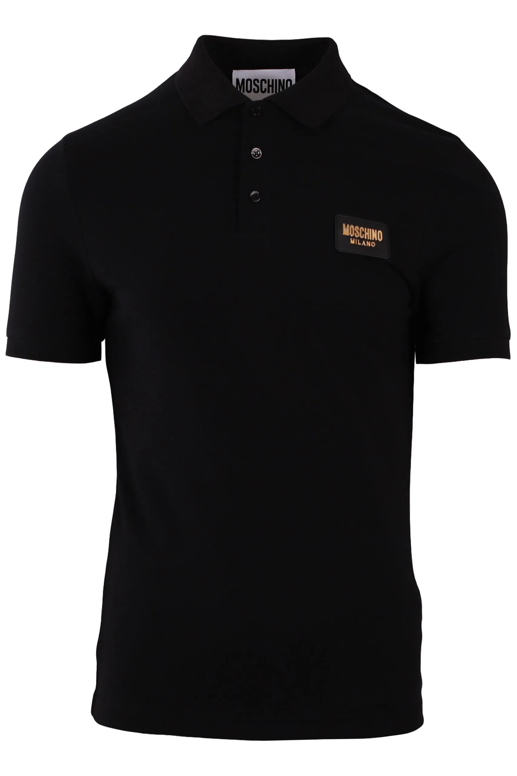 Polo negro con placa dorada