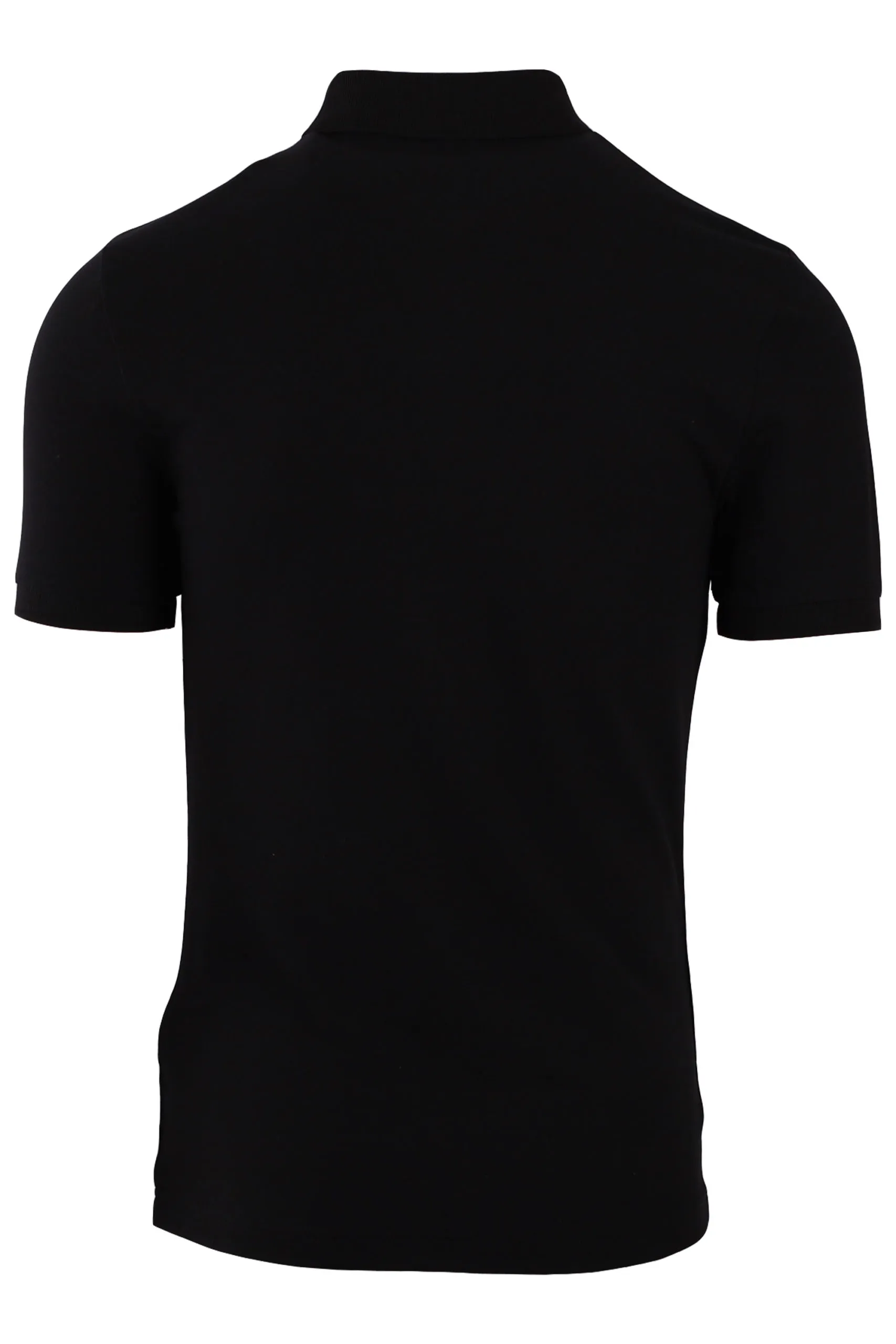 Polo negro con placa dorada
