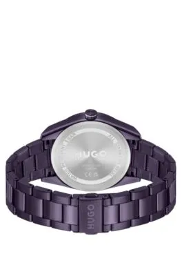Reloj de acero chapado en morado con caja geométrica