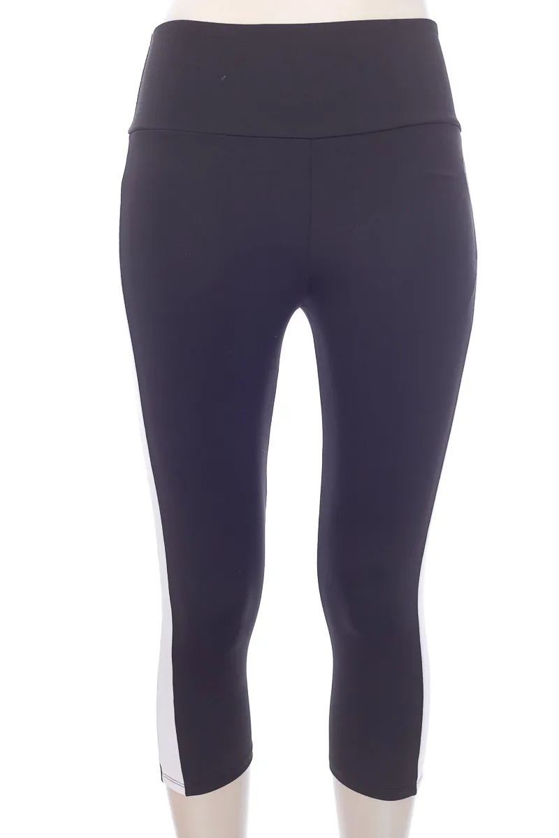 ROPA DEPORTIVA / SALIDA DE BAñO COLOR NEGRO  CLOSEANDO