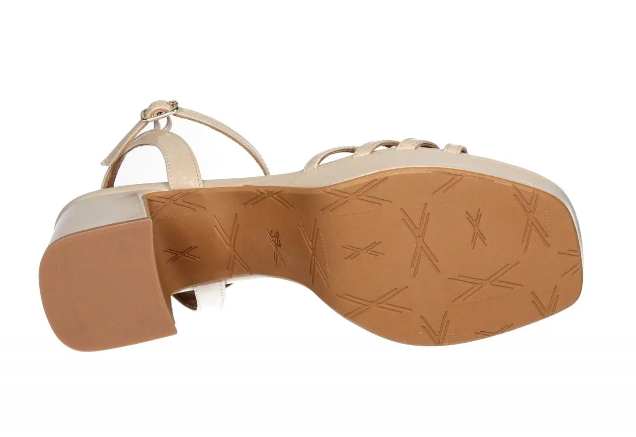 Sandalia Charol Beige Pala Tiras Tacon Alto Grueso y Plataforma