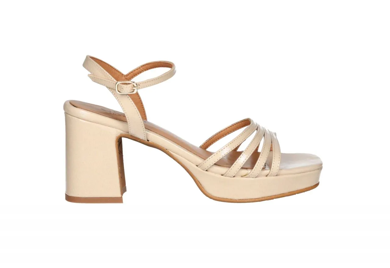 Sandalia Charol Beige Pala Tiras Tacon Alto Grueso y Plataforma