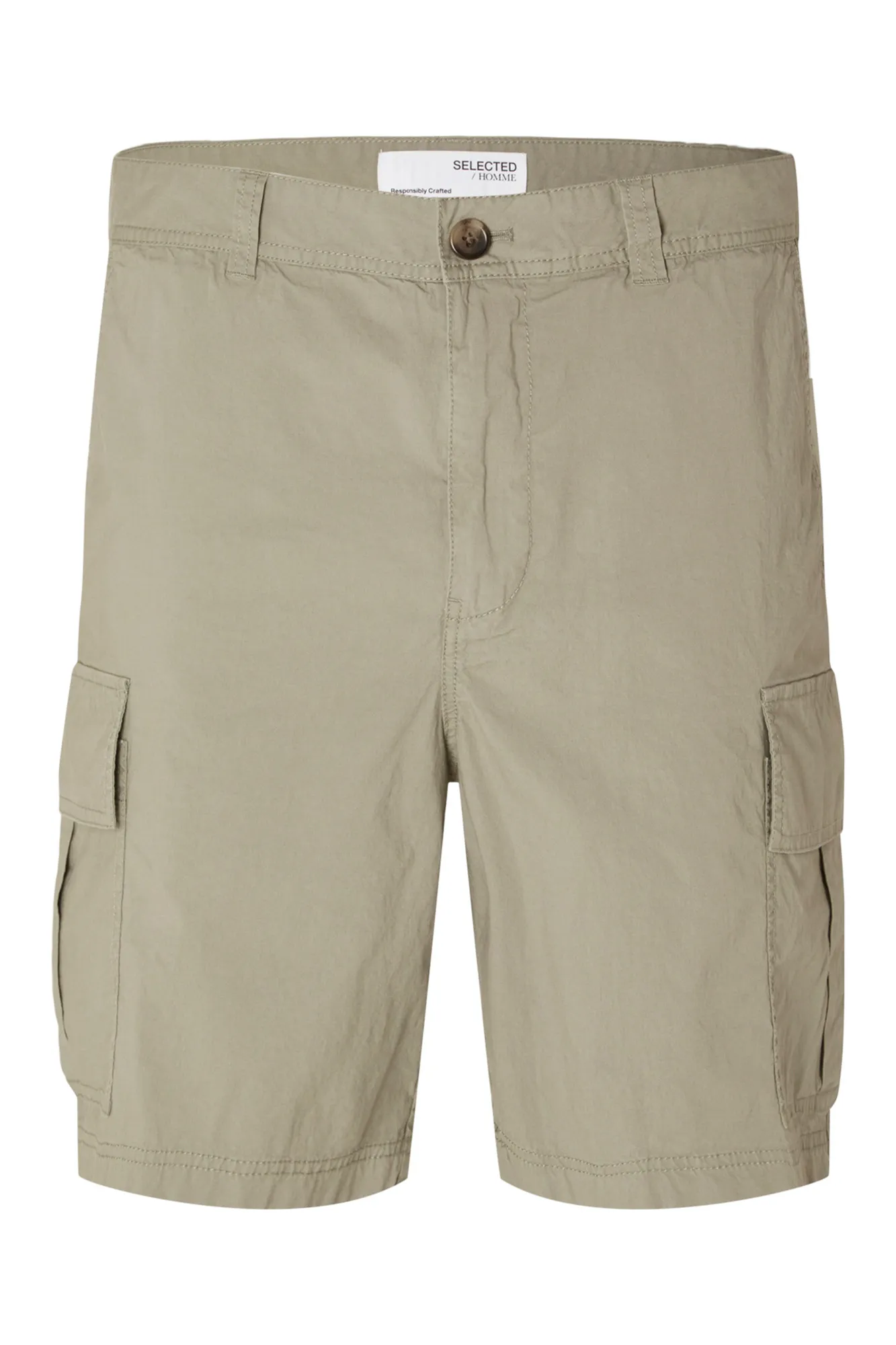 Selected Pantalón corto cargo confeccionado con algodón orgánico.