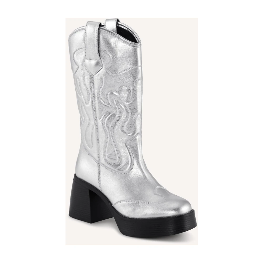 Shoe