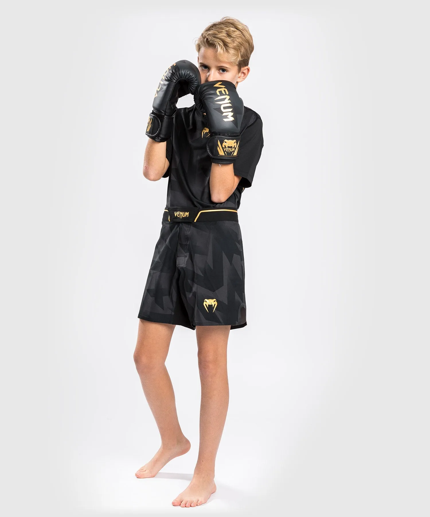 SHORTS DE MMA VENUM RAZOR  PARA NIñOS  NEGRO/ORO