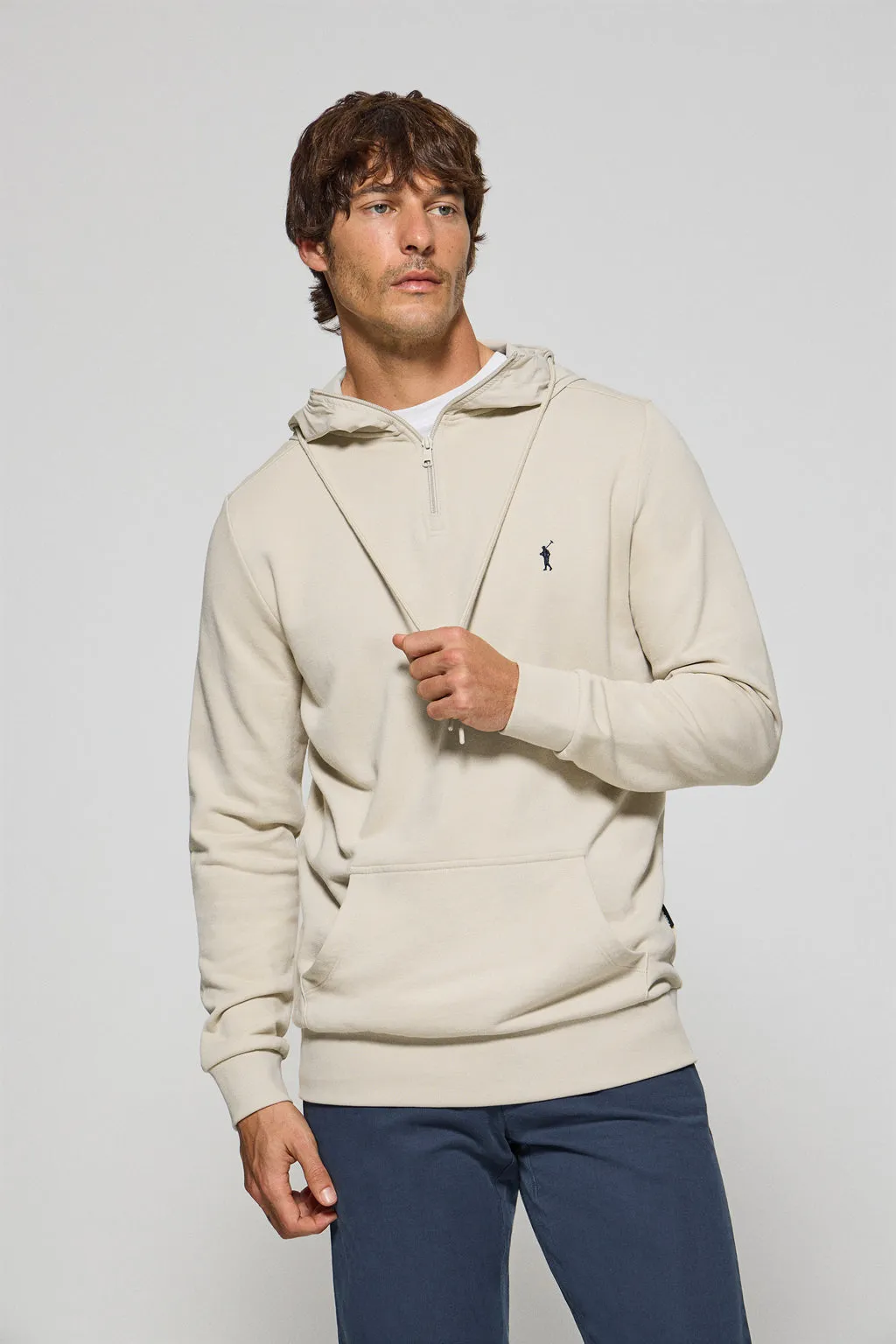 Sudadera beige de media cremallera con capucha y bordado Rigby Go