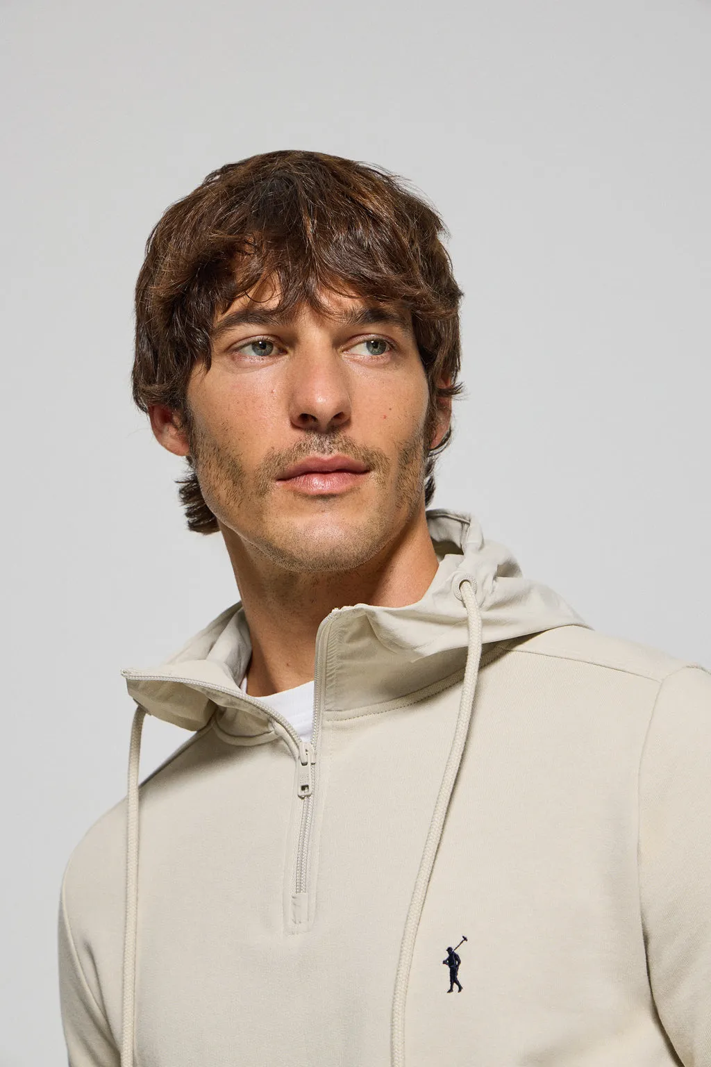 Sudadera beige de media cremallera con capucha y bordado Rigby Go
