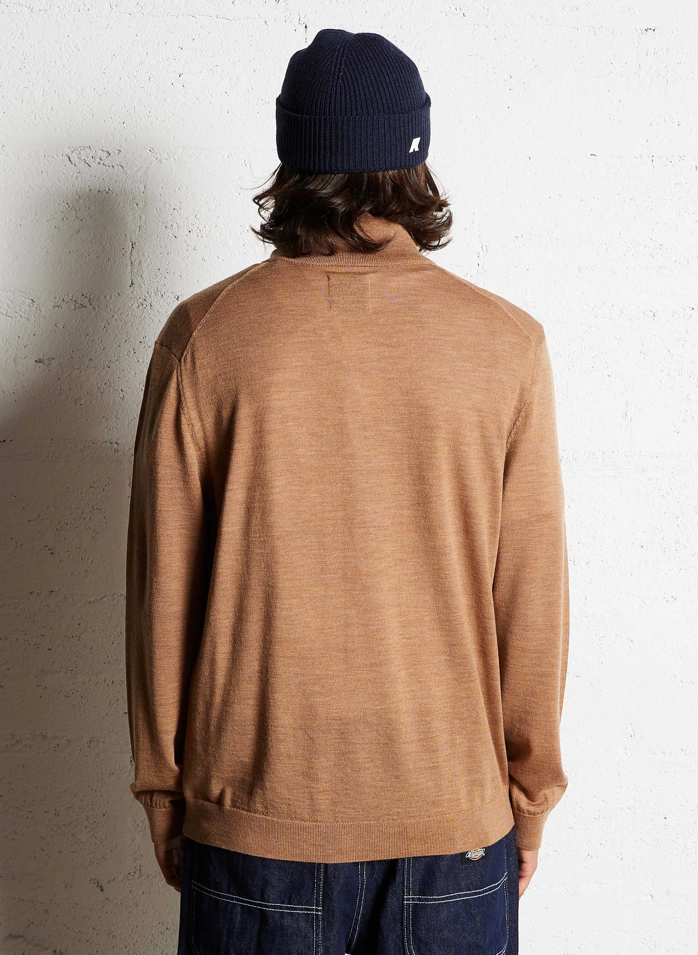 Suéter regular cuello alto de lana en beige