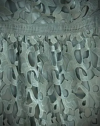 Vestido midi troquelado
